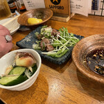 Endouji Yatai Derishasu Oashisu - 砂肝の黒胡椒炒め、きゅうりとミョウガの浅漬け