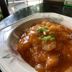パーラージロー - エビチリ丼、スープ付きます（¥680税込み）