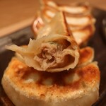 肉汁餃子のダンダダン - 肉汁焼餃子断面アップ