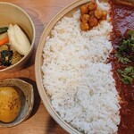 カレーショップ フェンネル - ポークビンダルー(ご飯普通盛り220g) ¥1,200+煮玉子 ¥150