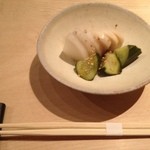 ★７お通しのお漬物　サイドメニューも抜かりなくおいしい♪