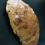 Boulangerie Queue - 5種のナッツのハードパン（土日限定）￥３８０