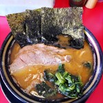 家系ラーメン王道 神道家 - チャーシューメン（3枚）。オオメ　￥900