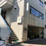 ブルーカフェ - お店は２階