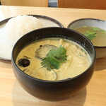GLIN THAI - グリーンカレーセット（ゲーンキャオワーン）"แกงเขียวหวาน" ※ランチセット，スープ・デザート付き