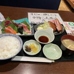 庄や - 本日の一押しランチ〔刺身三点盛りと厚切りチーズハムカツの定食〕