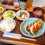 手作り餃子の店 吉春 - 