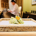 日本橋 蕎ノ字 - ☆うに大葉巻き。大葉に巻いて天ぷらに。雲丹の甘みがなんとも言えない美味さ。