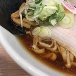 Niboshi Ramen Kogarasumaru - 麺に接近
