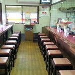 華遊軒 - 広いカウンター席のみ