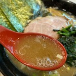 横浜家系らーめん たけ家 - スープ