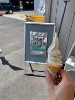 JA香川県 - ではなく、梨ソフトクリーム