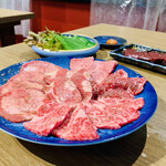 神保焼肉料理店 - 