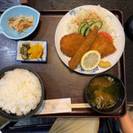 浜忠 - 料理写真:ミックスフライ定食　880円　大盛り＋110円