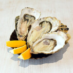 Assortment of 3 types of carefully selected raw Oyster