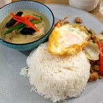 SOWAT - チキンガパオとグリーンカレーのセットです
