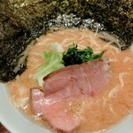 家系ラーメン 山下醤造 - サラッと乳化系