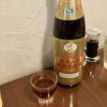 楽山 - 8年紹興酒ボトル2,950円
