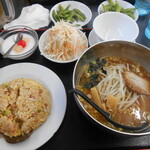 台湾料理 福源 - 炒飯定食（スープを+100で味噌ラーメンに替えてました）
