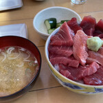 あけみちゃん号 - まぐろ丼　全景