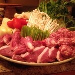 とり喜 - 鴨鍋の材料、軍鶏も入っています。