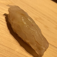 すが弥 - クエです。三重の8kg。つまみでいただいたアラとは全く異なる食感に朦朧としてしまいました