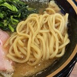 横浜家系ラーメン 三郷家 - 大橋製麺多摩の中太麺。