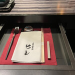 赤坂鉄板焼 ヒレ - カウンター引き出しにある物