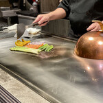 赤坂鉄板焼 ヒレ - 野菜も鉄板で