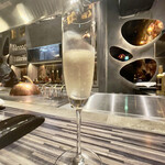 赤坂鉄板焼 ヒレ - 乾杯シャンパン