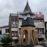 Kibiya Bakery - 鎌倉駅西口を出ると右側には「時計台」が建っています。