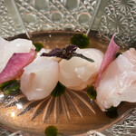 SMOKE DOOR - 本日のカルパッチョ: 的鯛、梅と紫蘇のソースで、酸っぱくさっぱりしてて暑い夏に合う