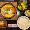 美食工房 花 - カツ煮定食(1100円)です。