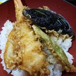稲田屋 - 海老天丼のアップ