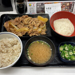 吉野家 - 牛皿麦とろ御膳712円、肉2倍盛り305円