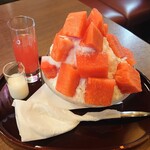 DAIBAN COFFEE cafe - すいか氷1,780円✨種が丁寧に取られたブランドすいか！凄まじい甘さで歯ごたえ抜群でした✨ミルク氷にすいかシロップで変化も◎✨