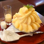 DAIBAN COFFEE cafe - もも氷1,780円✨ふんだんに使われた桃！フレッシュな桃シロップと練乳で、さらに甘さもプラスされます♪