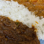 エピタフカレー - ビーフとバターチキンカレー