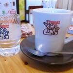 コメダ珈琲店 - コーヒーはＬサイズの「たっぷりホットコーヒー」