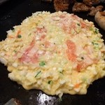 ステーキ・お好み焼き食べ放題 熱狂道とん堀 - お好み焼き、焼きます