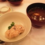 Kandamiujimmiujinkaikan - 赤飯と赤だし
