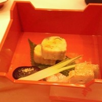 神田明神　明神会館 - 重箱のした、ダシ巻、山菜