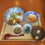 Nikudoufu Toremon Sawa Taishuu Shokudou Yasubee - やきとり丼定食