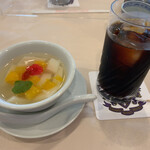 龍天江 - 杏仁豆腐とアイスコーヒー