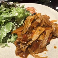 鉄板 源 - 日替わり-豚バラ肉のトマトソース和え