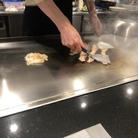 鉄板 源 - カウンターは特等席