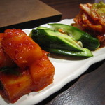 焼肉×もつ鍋 二子玉川 蔵月 - キムチ盛り合わせ
      
      
      