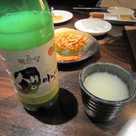 焼肉×もつ鍋 二子玉川 蔵月 - 生マッコリ　ボトル（750ml）　1,500円
      
      
      