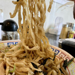 らー麺　Do・Ni・Bo - ガイロガイロしてちぢれ太麺をリフトUP⤴️