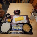Yaesu Hatsufuji - 玉子焼き定食、玉子焼き、大根おろし、小鉢は蒟蒻煮、味付海苔、味噌汁、沢庵、ご飯